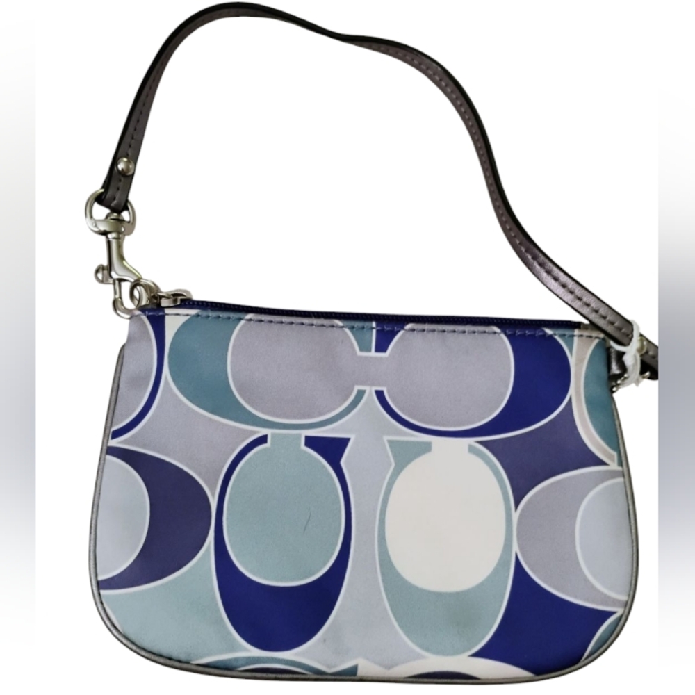 Stylish Purses, Wallets and Wristlets Collection - Picture 10 of 16